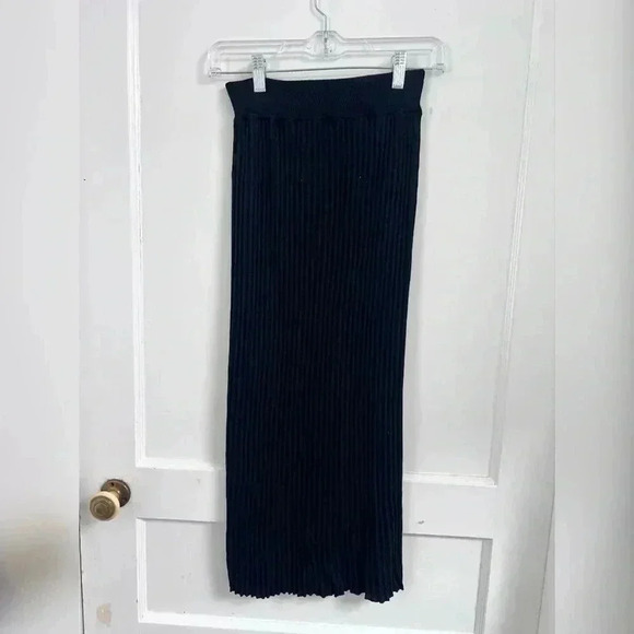 Aritzia || Wilfred Zeta Ribbed Midi Skirt with Slit Black Size XS - Picture 7 of 7